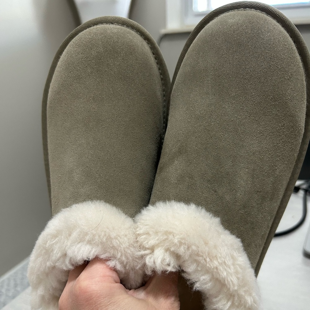 Koolaburra by Ugg advay slip on slippers!
